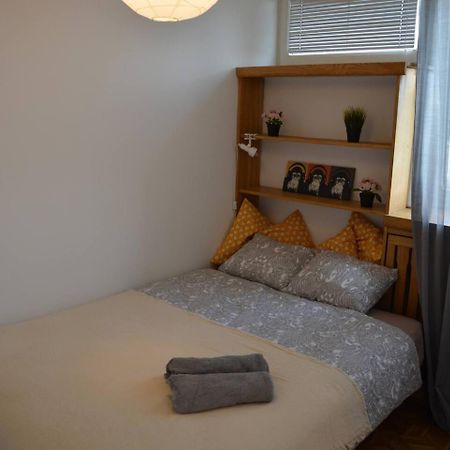 Ohmyhome - Sunny Apartment In City Center ワルシャワ エクステリア 写真