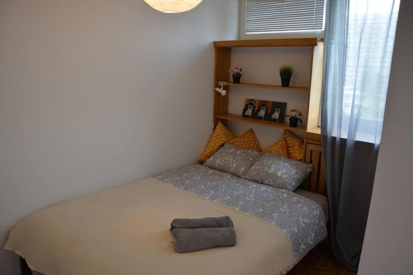Ohmyhome - Sunny Apartment In City Center ワルシャワ エクステリア 写真