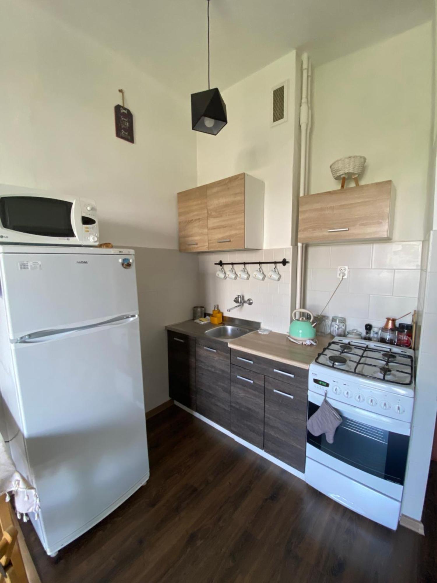 Ohmyhome - Sunny Apartment In City Center ワルシャワ エクステリア 写真