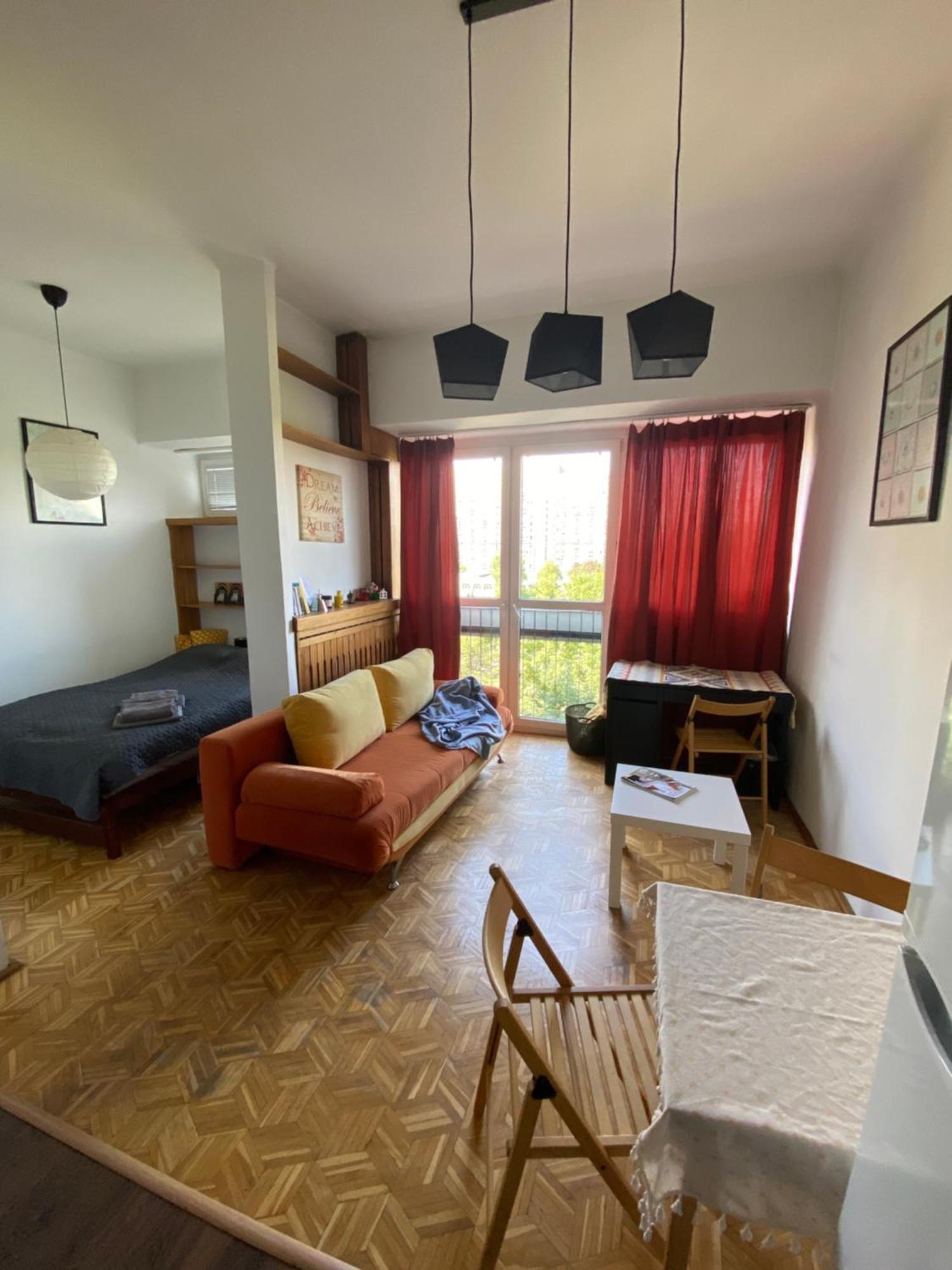 Ohmyhome - Sunny Apartment In City Center ワルシャワ エクステリア 写真
