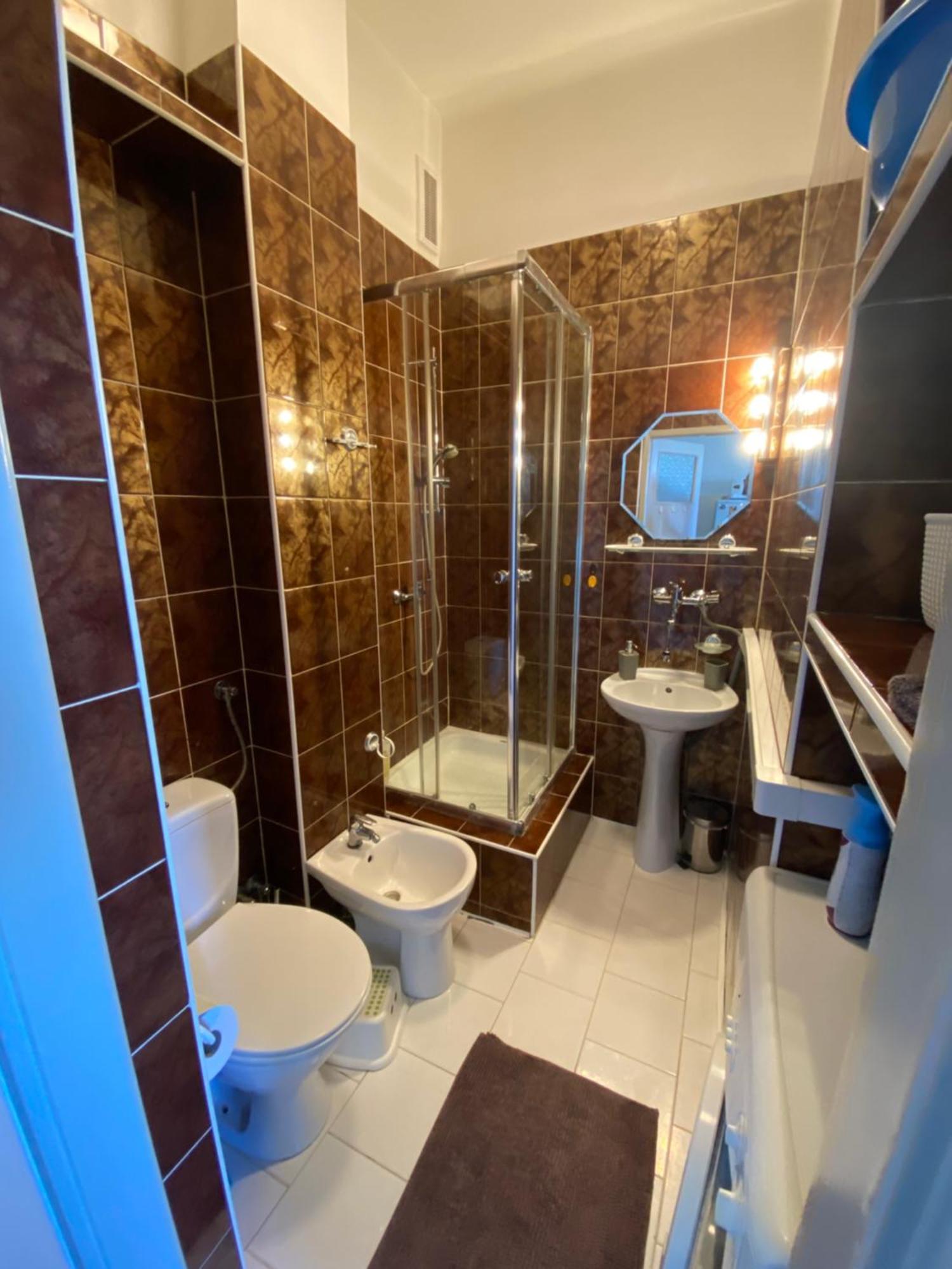 Ohmyhome - Sunny Apartment In City Center ワルシャワ エクステリア 写真